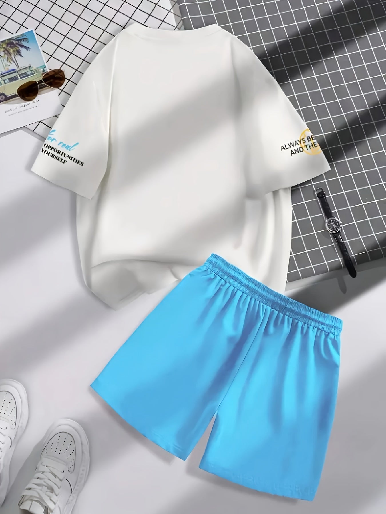A Men's casual tracksuit - polyester crew neck T-shirt and shorts, regular cut, knitted fabric, summer casual, comfortable and stylish 3D digital print