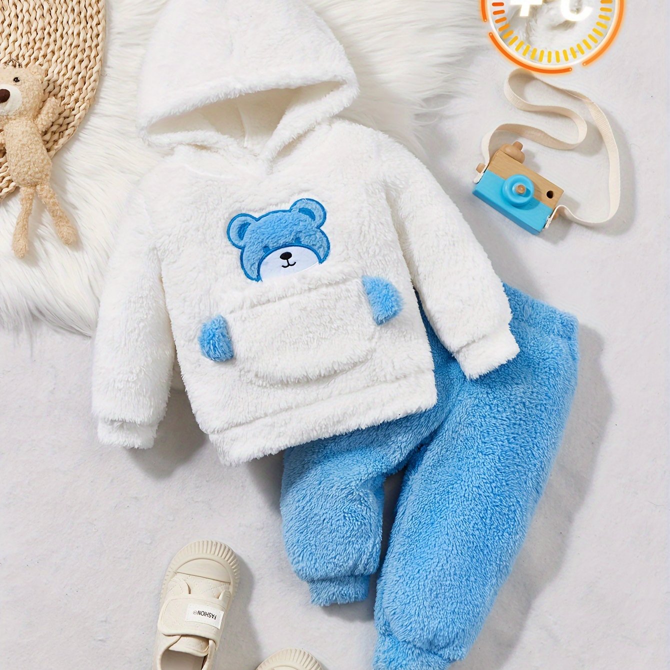 Boys' Autumn and Winter Fashionable Casual Simple Cute Warm Solid Color Plush Bear Embroidered Hoodie Long Pants Two-Piece Set, Perfect for Outdoor
