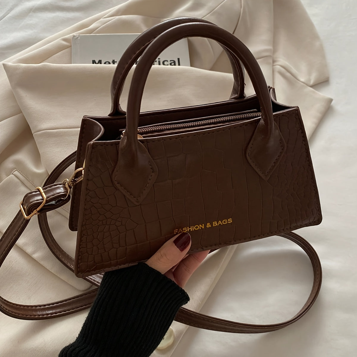 Wo Burgundy Red Handbag - Elegant Small & Bag with Golden-Tone Hardware, Adjustable Strap & Zipper Closure, Golden-Tone Hardware, Wipeable Casual Purse for, Travel, Everyday (No Maintenance)
