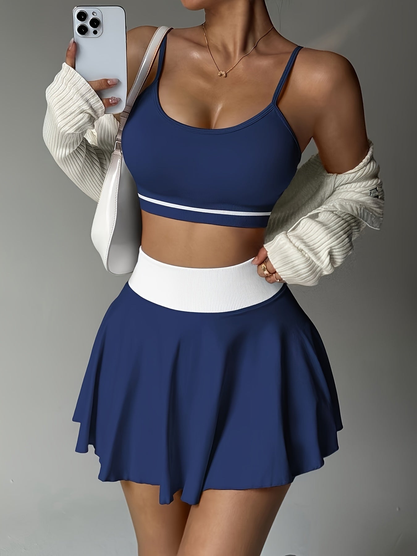 Women's Breathable Backless Sports Bra and High-Waist Pleated Skirt Se
