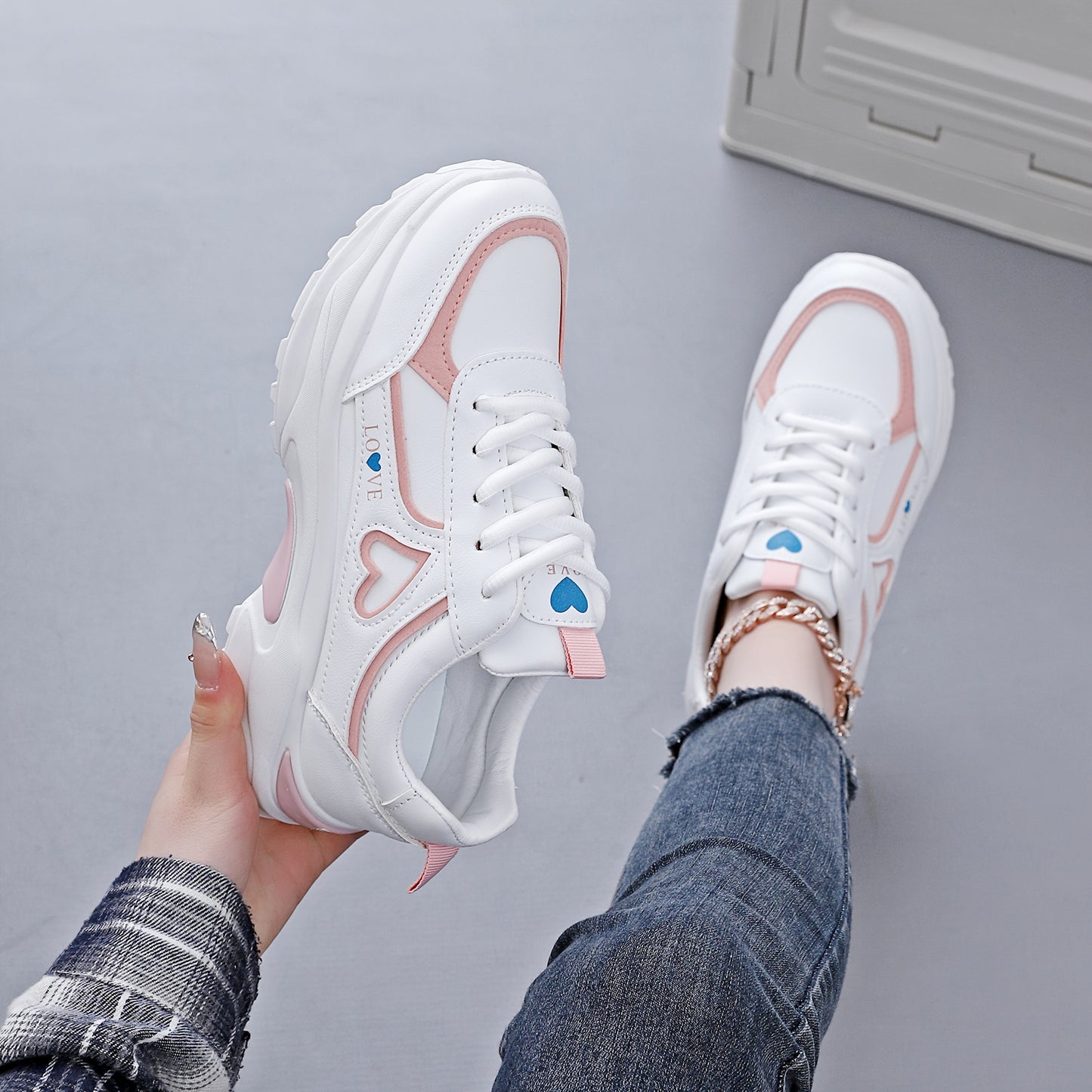 2025 Women's White Black Casual Running Shoes with Red Heart Accent - Breathable Mesh Synthetic Cover Low-Top Sneakers, Round Toe Design, TPU Sole for Gym, Walking, Outdoor Activities, Stylish Fitness Footwear