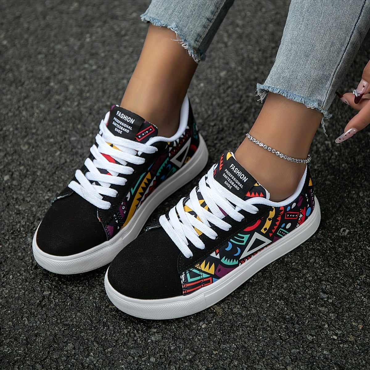 Trendy Graffiti Print Flat Sneakers, Lace Up Low Cut Lightweight Skate Shoes, Casual Versatile Outdoor Walking Shoes