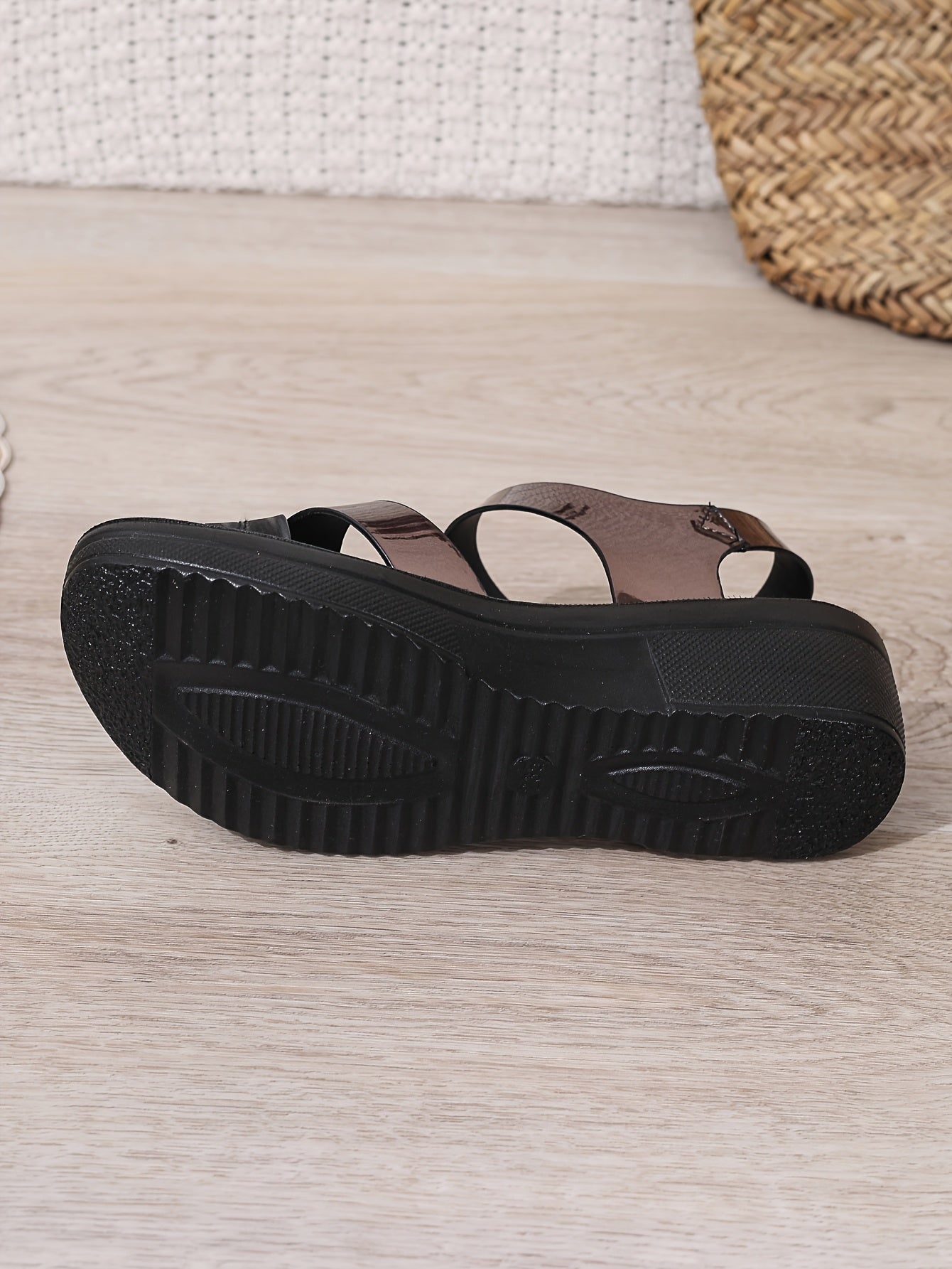 Women's Summer Platform Sandals - Casual Non-Slip Thick Sole Shoes with Closure, Open Toe Design, Faux Cover Upper Rubber Sole, Floral Decor, Perfect for Casual Attire, Comfortable Walking Stylish Platform Shoes Rubber