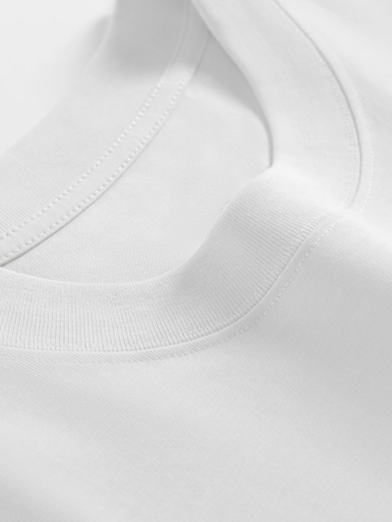1pc Men's Spring Summer Casual Short Sleeve T-Shirt - Solid Black, Regular Fit Round Neck, Breathable Fabric for Gym, Outdoor Casual Attire, Gym Shirts, Durable Casualwear, Smooth Texture