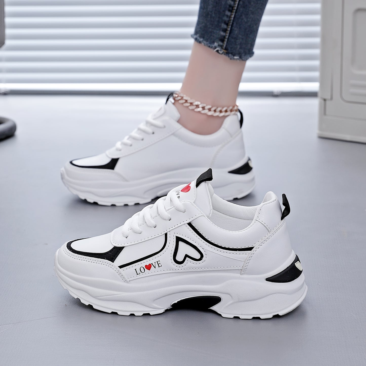 2025 Women's White Black Casual Running Shoes with Red Heart Accent - Breathable Mesh Synthetic Cover Low-Top Sneakers, Round Toe Design, TPU Sole for Gym, Walking, Outdoor Activities, Stylish Fitness Footwear