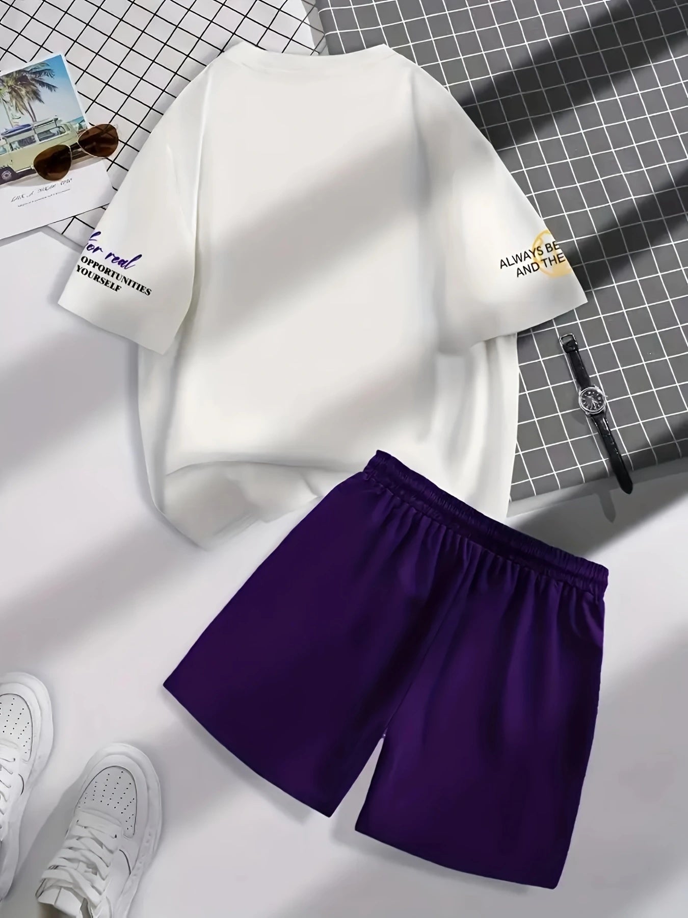 A Men's casual tracksuit - polyester crew neck T-shirt and shorts, regular cut, knitted fabric, summer casual, comfortable and stylish 3D digital print