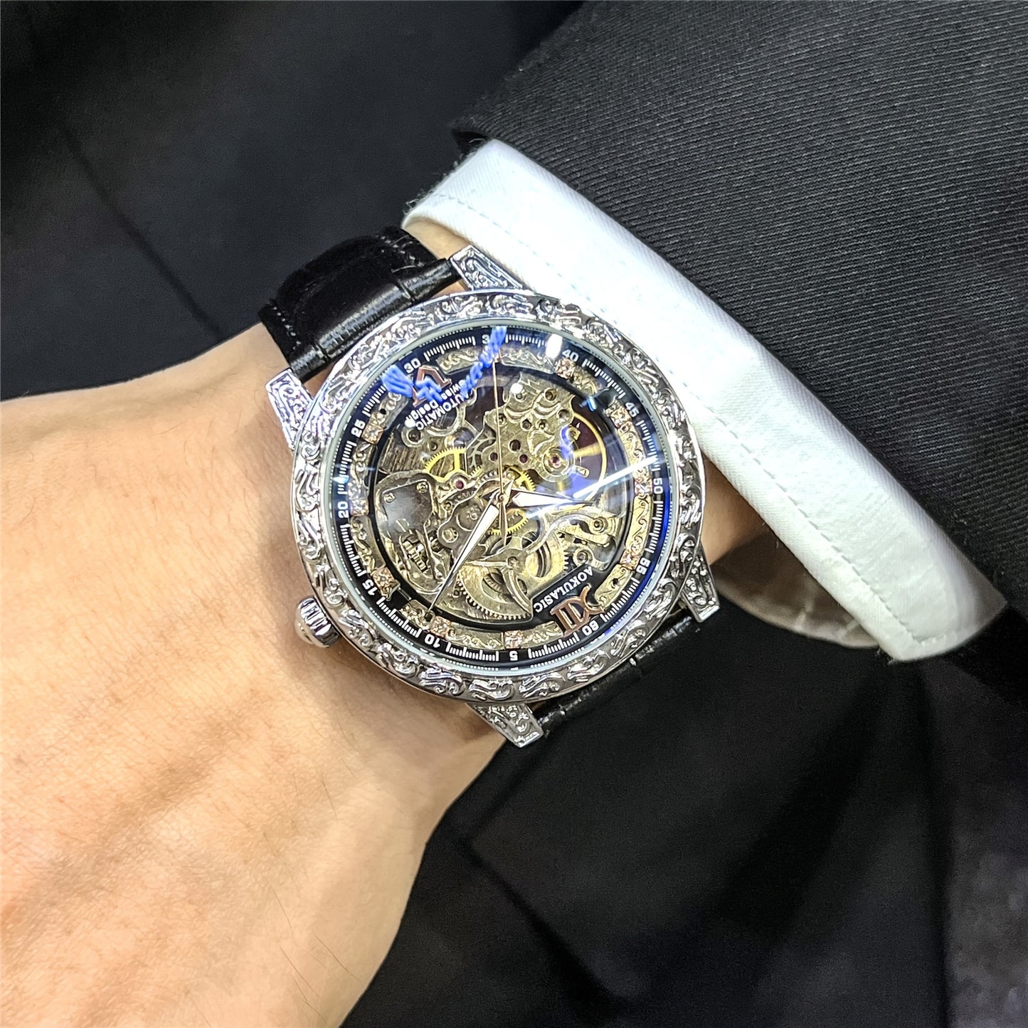 Vintage Hollow Carved Automatic Mechanical Men'S Watch, Fashionable Luxury Men'S Watch, High-end Thickened Mechanical Style Hip-Hop Party Wristwatch, Without Battery