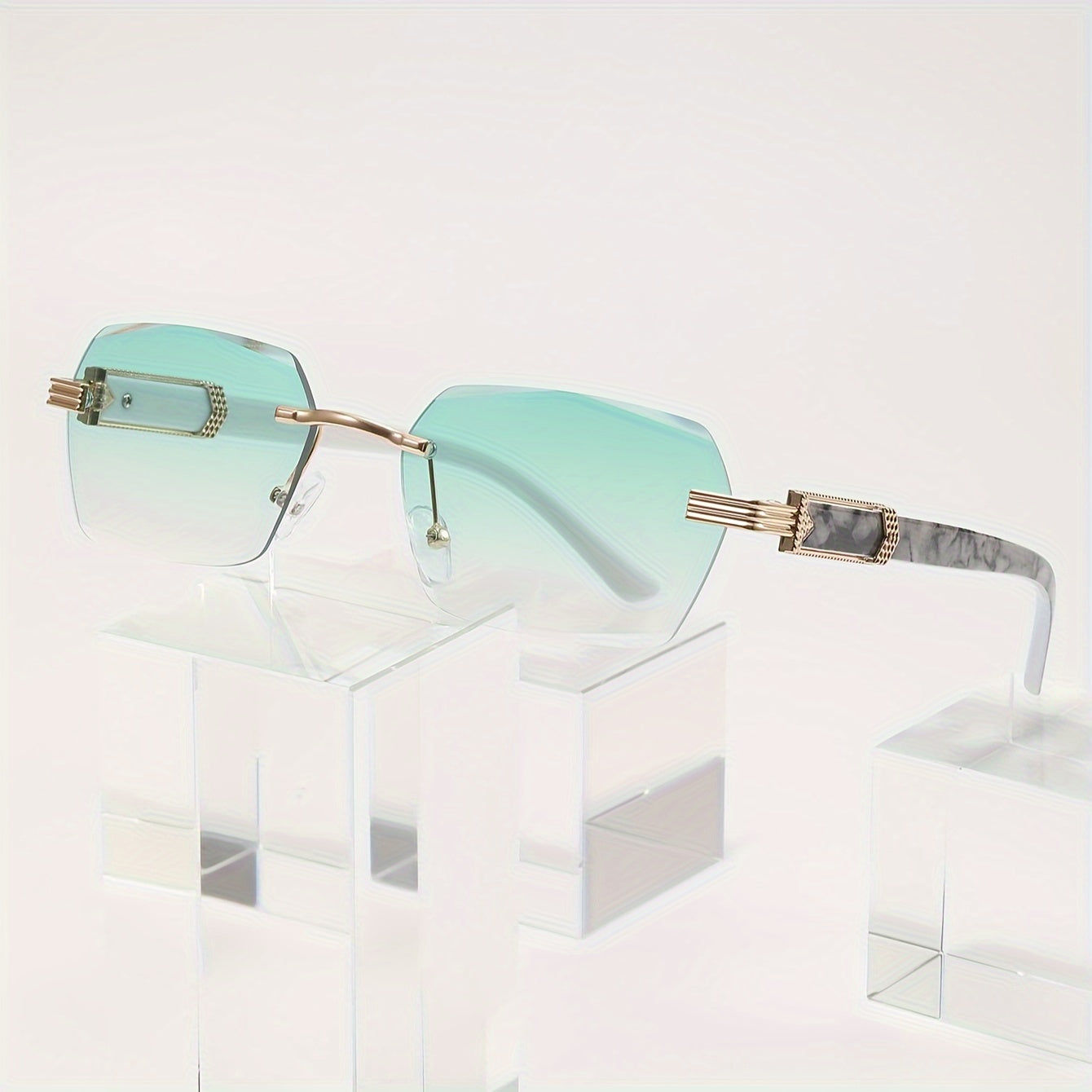 A Pair of Men'S Stylish Metal Square Frameless Glasses with Gradient Ocean Lenses, Perfect for Streetwear And Everyday Use for Trendy Guys in Europe And America.