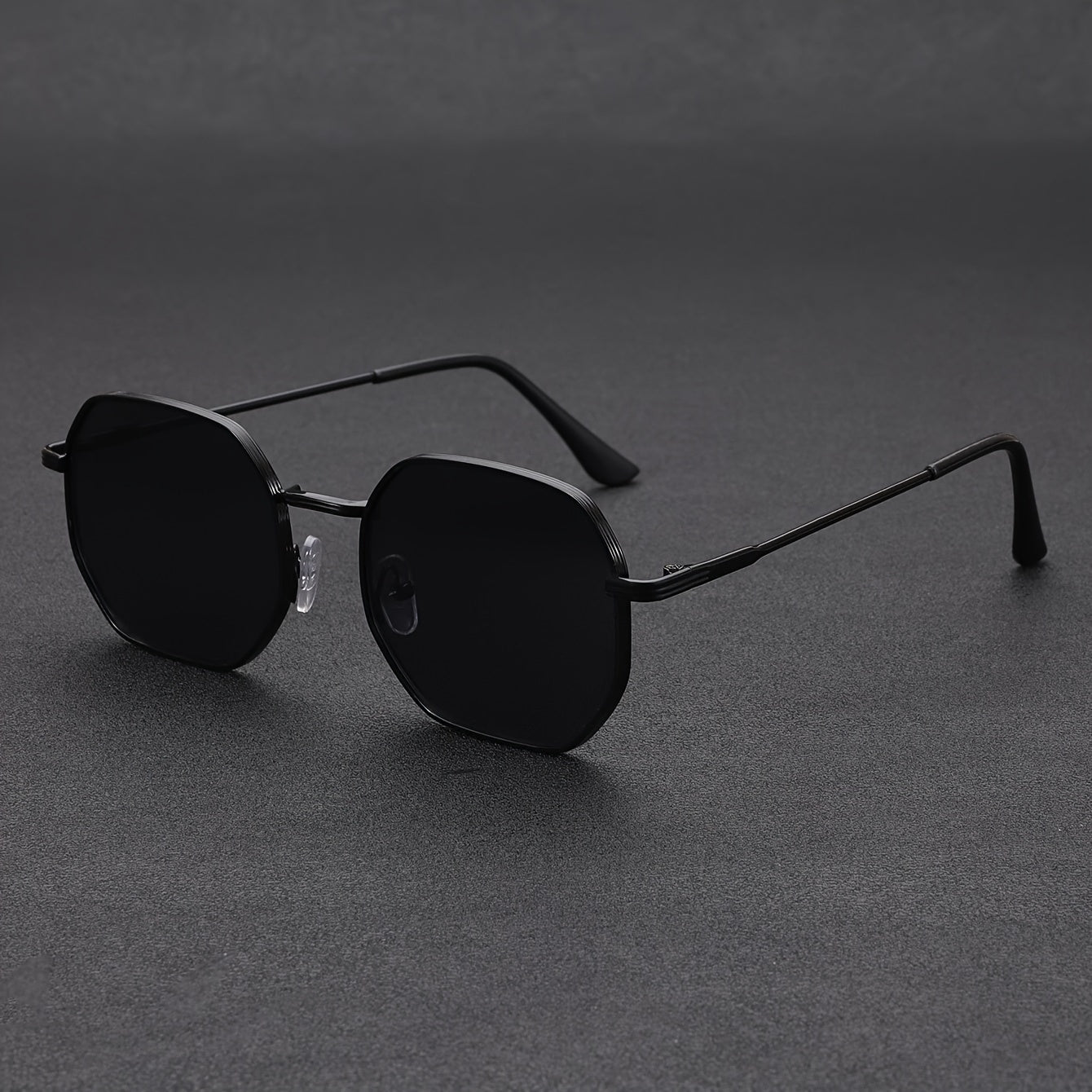 Men's Retro Polygon Fashion Glasses - Anti-Reflective, Fashionable Black Frame for Casual Attire
