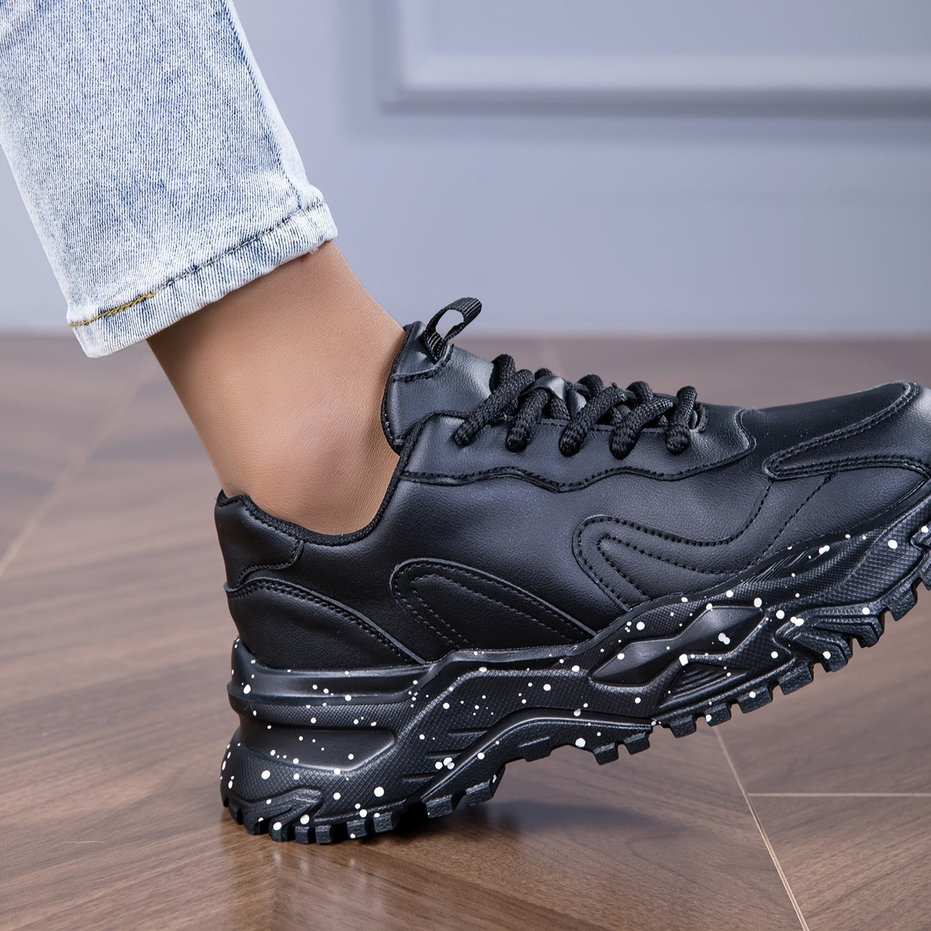 Women's Black Chunky Sneakers - Anti-Slip, Durable Casual Dad Shoes with Glossy Finish Star Pattern, Lace-Up Low Tops for All Seasons, Allseason Sneakers Chunky Sole Sneakers Comfortable Fabric Lining