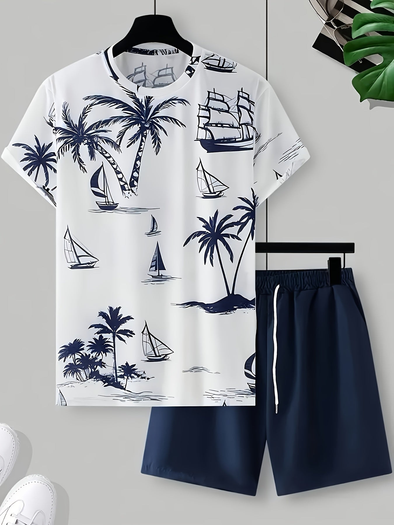 A set of 2 stylish Men's palm tree pattern summer fresh T-shirts and shorts, micro-stretch polyester knit fabric with a fitted fit, suitable for outdoor activities and family gatherings.