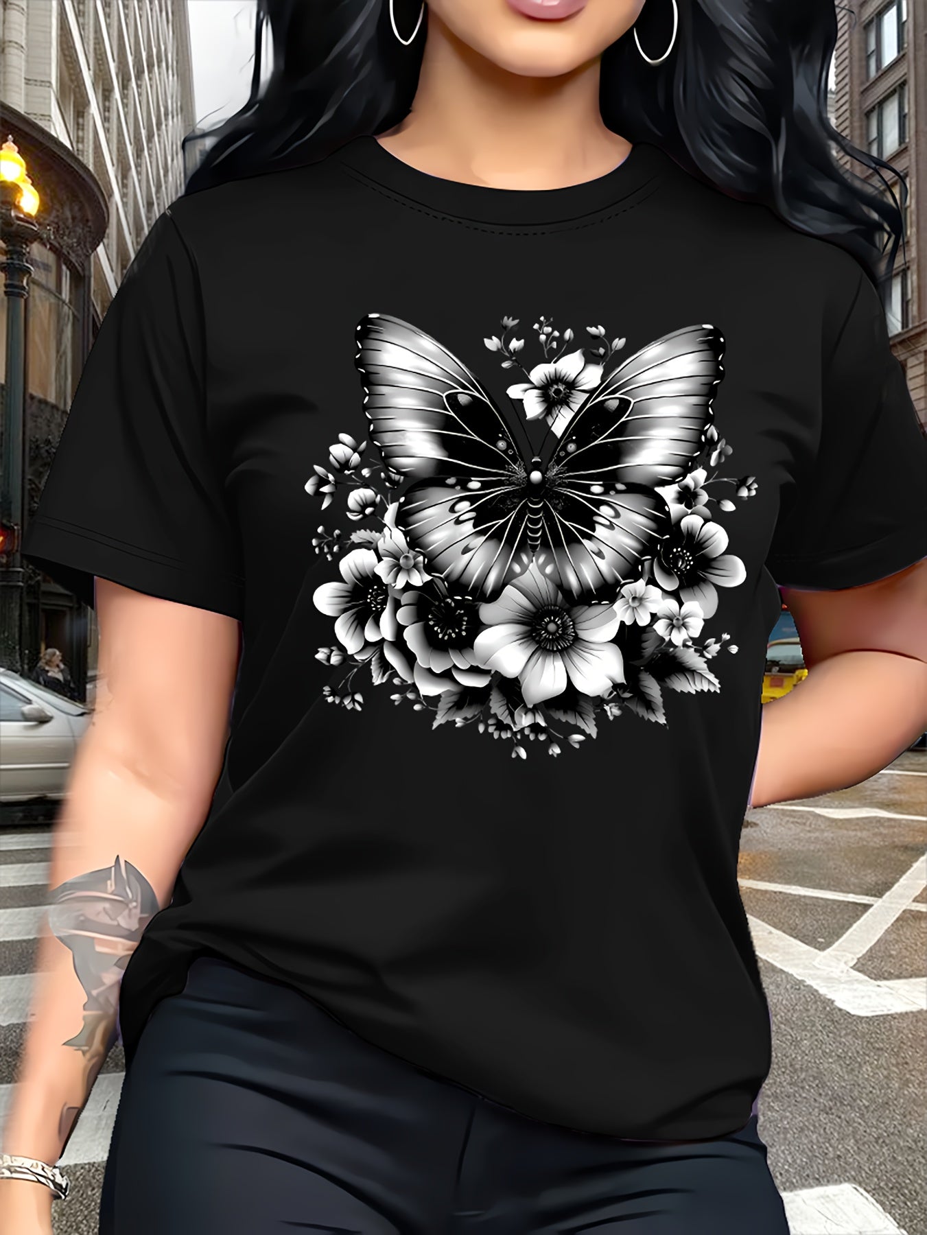 Circle Chic Butterfly Print T-Shirt - Exquisite Design, Casual Round Neck Top - Breathable and Lightweight, Perfect for Spring/Summer Wardrobe