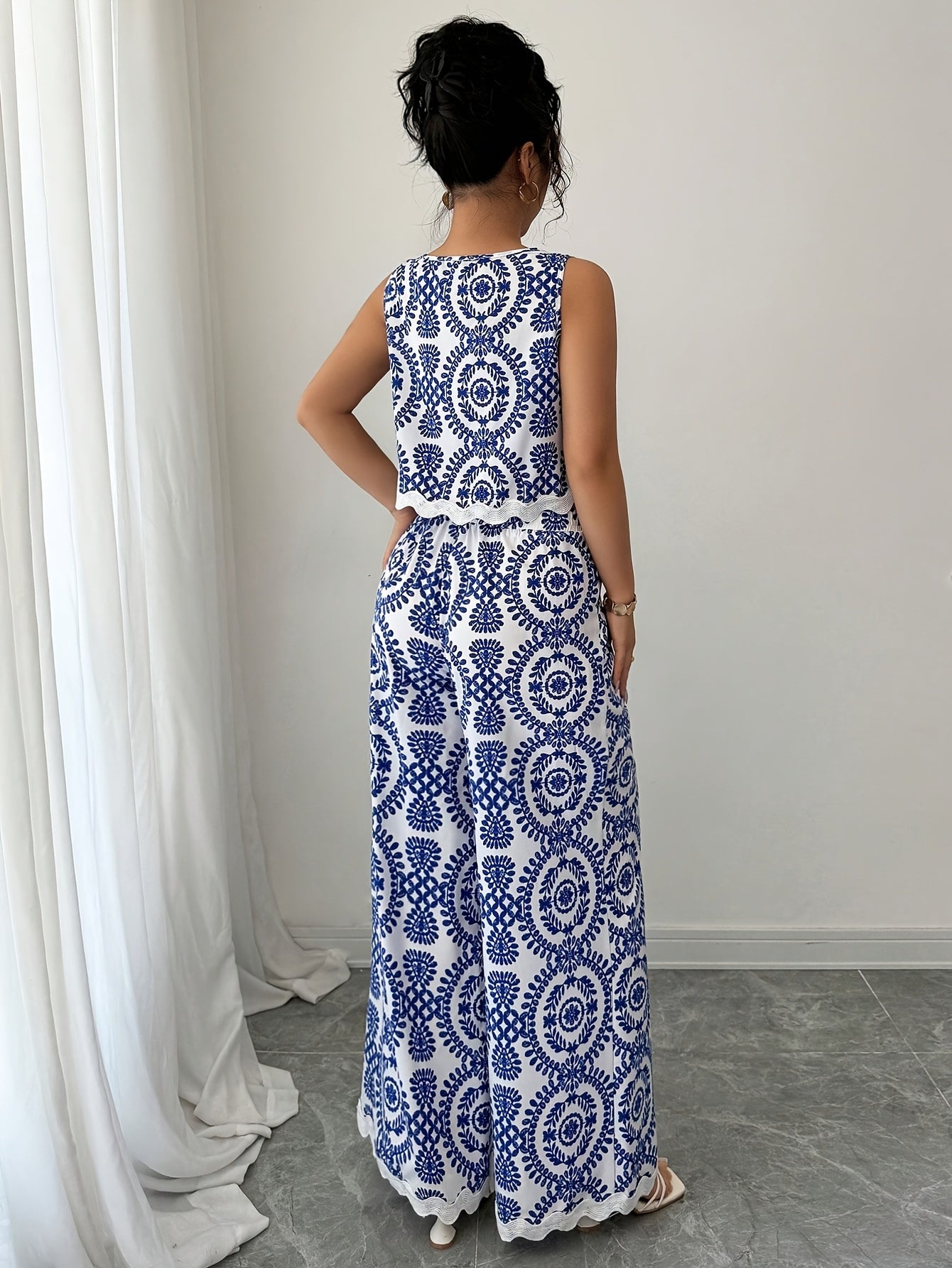 2pcs Women's Plant Pattern Round Neck Sleeveless Top and Pants Set