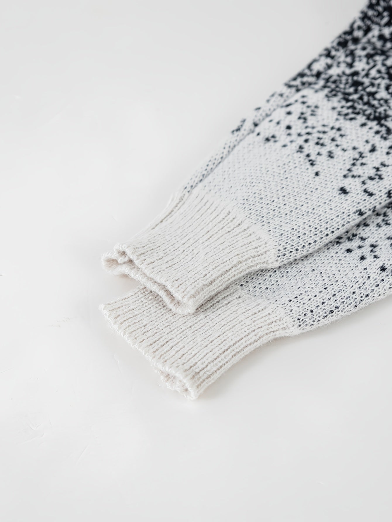 1 Men's Sweater, Trendy Gradient Color Crew Neck Outdoor Casual Top for Autumn and Winter New Arrival