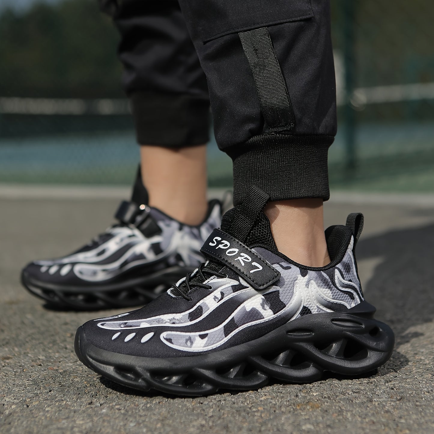 Casual Mesh Sneakers for Boys And Girls with a Three-Dimensional Pattern, Featuring a Low-Top Design with And an EVA Sole, Perfect for Stylish Sports Activities.
