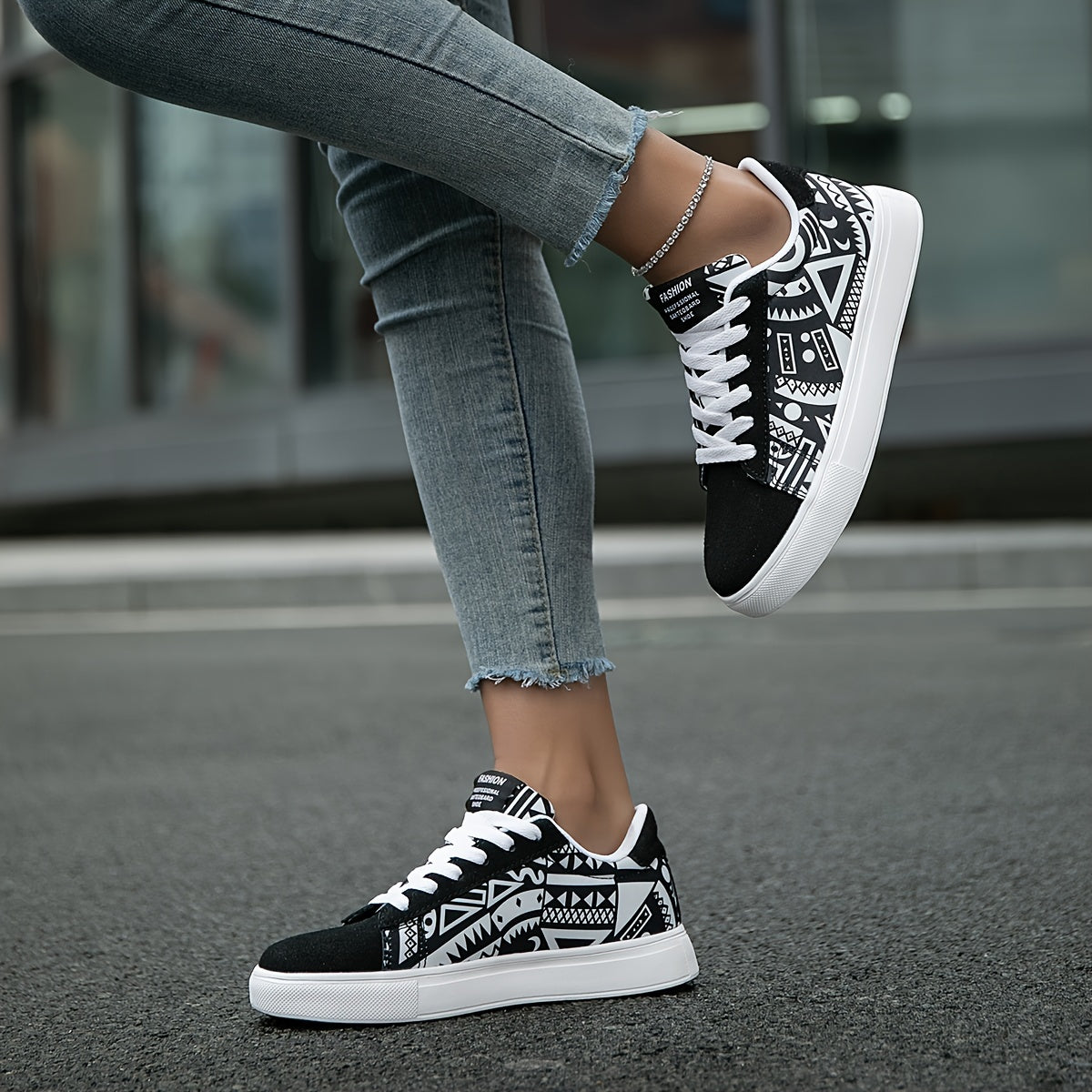 Trendy Graffiti Print Flat Sneakers, Lace Up Low Cut Lightweight Skate Shoes, Casual Versatile Outdoor Walking Shoes