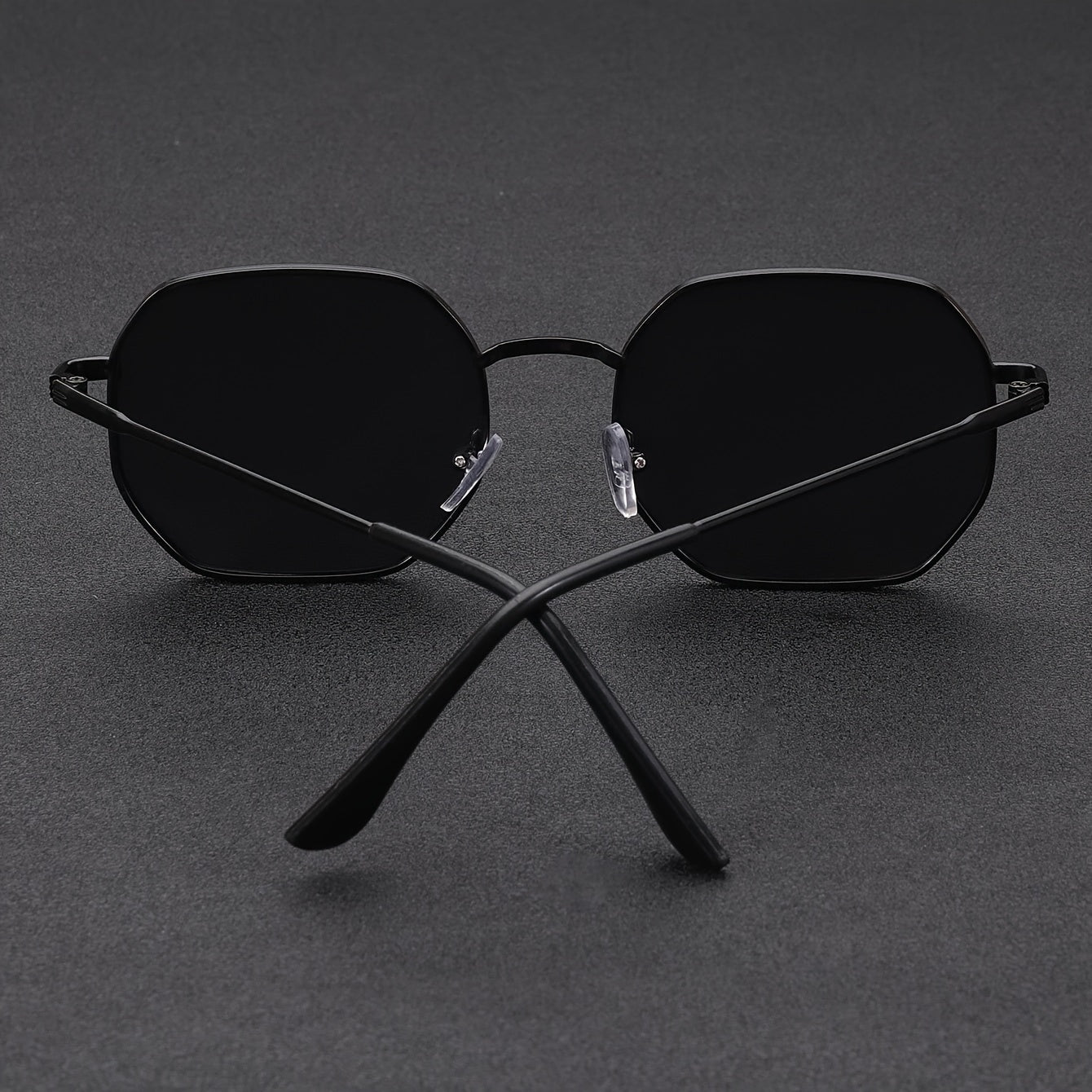 Men's Retro Polygon Fashion Glasses - Anti-Reflective, Fashionable Black Frame for Casual Attire
