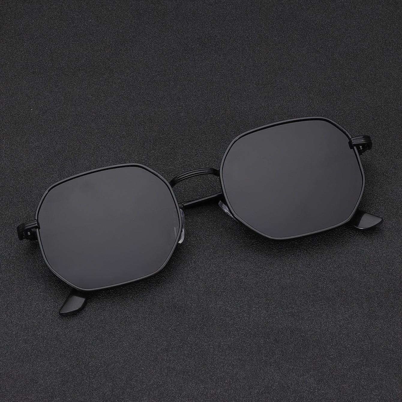 Men's Retro Polygon Fashion Glasses - Anti-Reflective, Fashionable Black Frame for Casual Attire