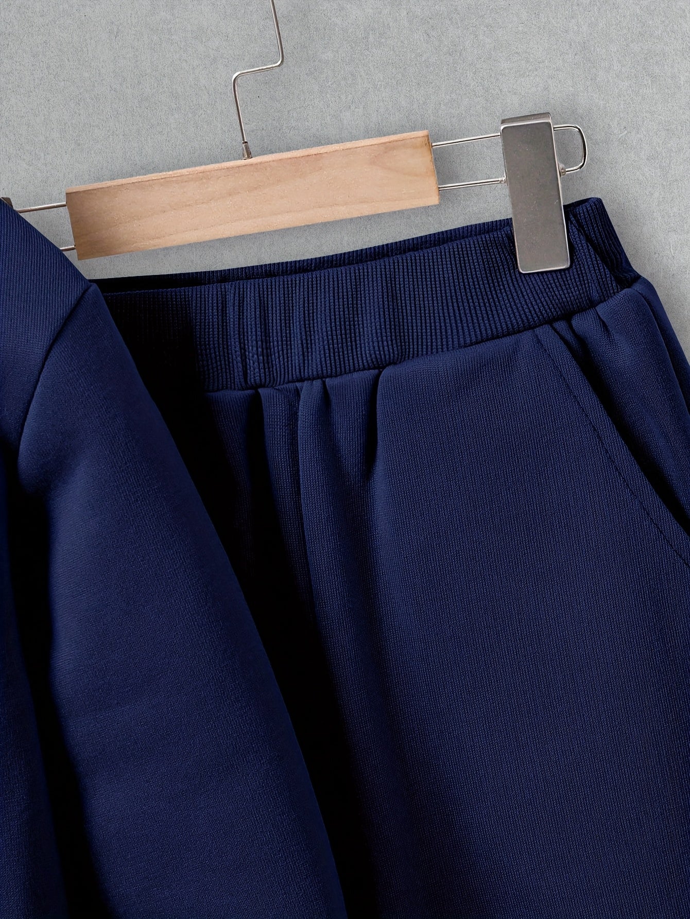 Boys' Fashionable Hooded Fleece-Lined Warm Long-Sleeve Sweatshirt with Scenic Print + Straight-Leg Comfortable Loose Pants Winter Outing Two-Piece Set, Perfect for Outdoor