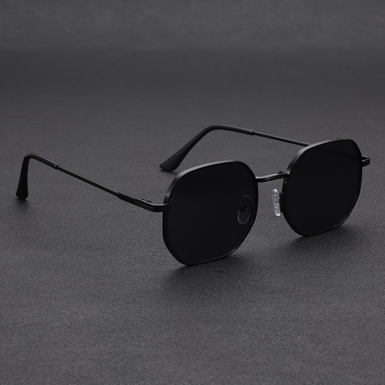 Men's Retro Polygon Fashion Glasses - Anti-Reflective, Fashionable Black Frame for Casual Attire