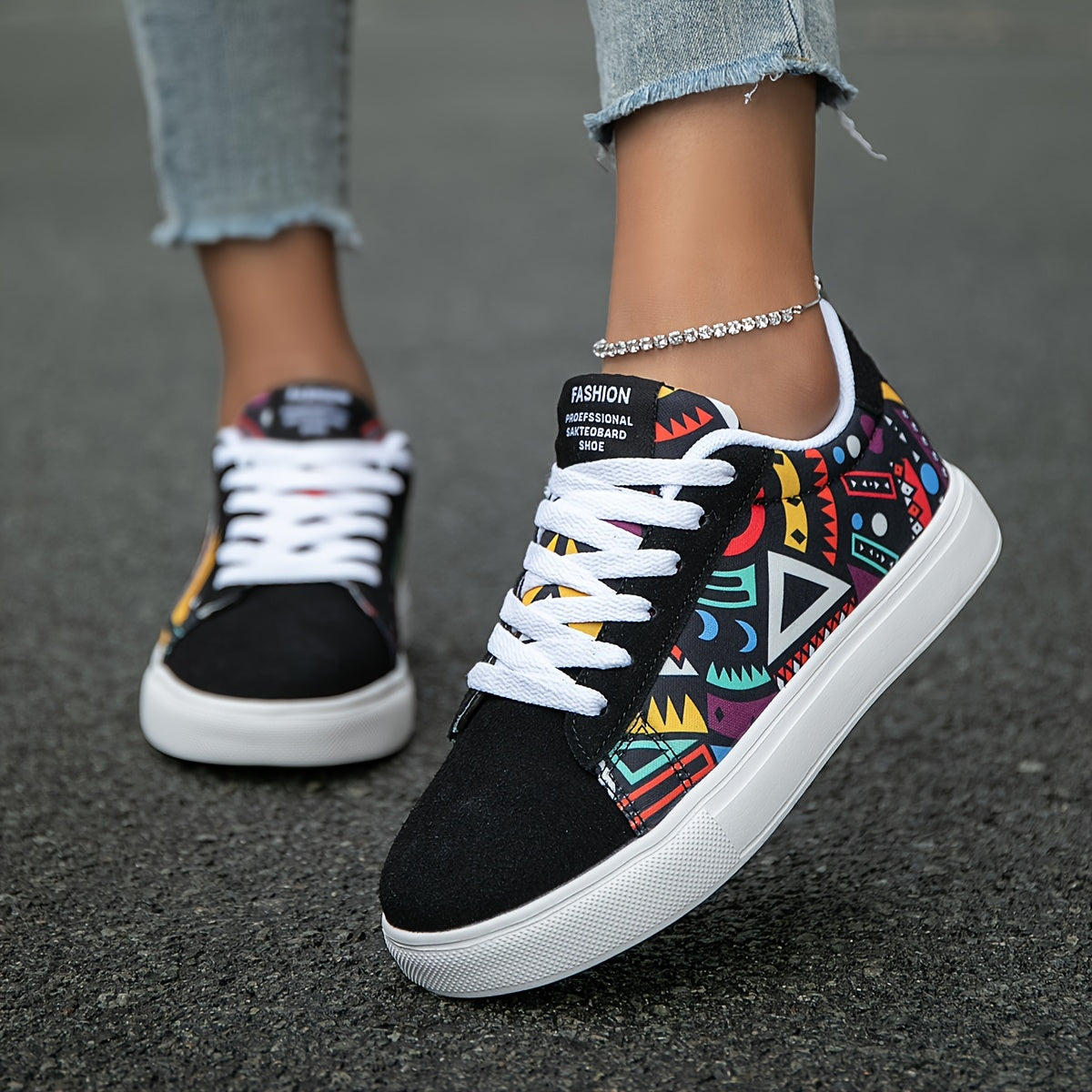Trendy Graffiti Print Flat Sneakers, Lace Up Low Cut Lightweight Skate Shoes, Casual Versatile Outdoor Walking Shoes