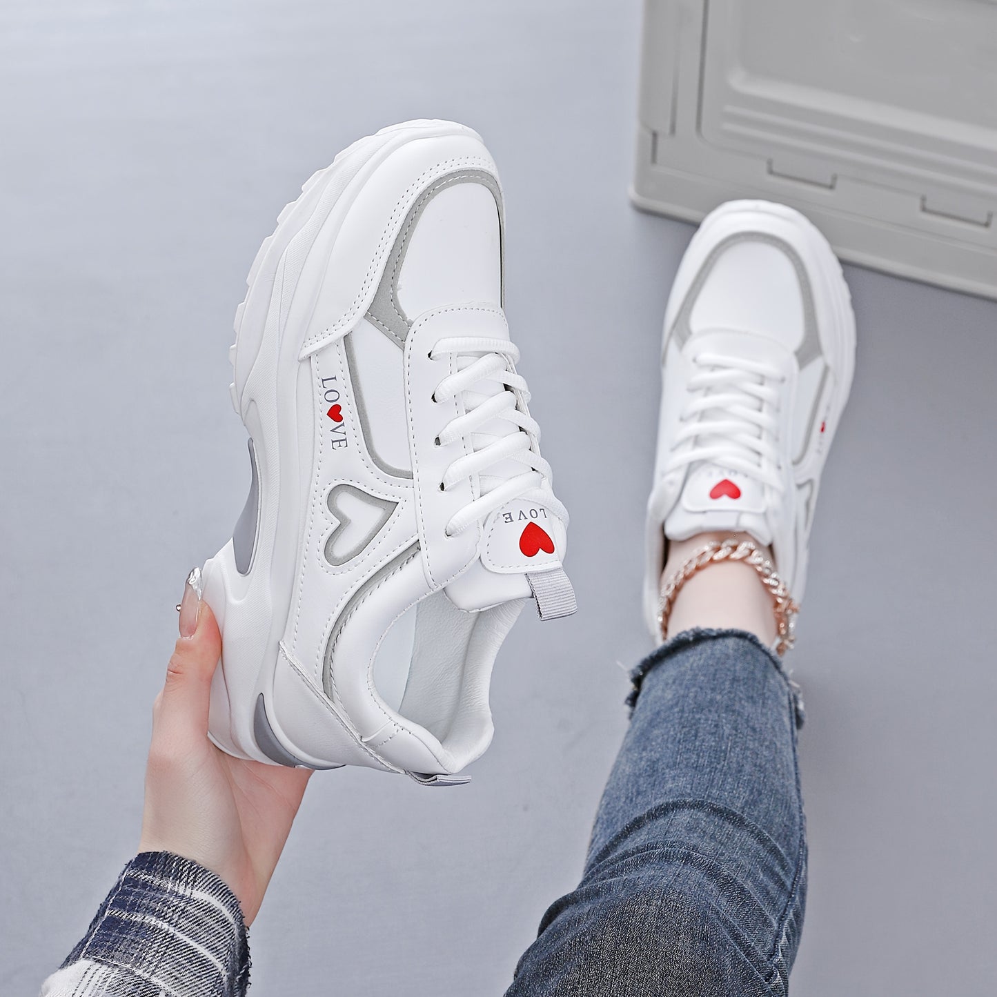 2025 Women's White Black Casual Running Shoes with Red Heart Accent - Breathable Mesh Synthetic Cover Low-Top Sneakers, Round Toe Design, TPU Sole for Gym, Walking, Outdoor Activities, Stylish Fitness Footwear