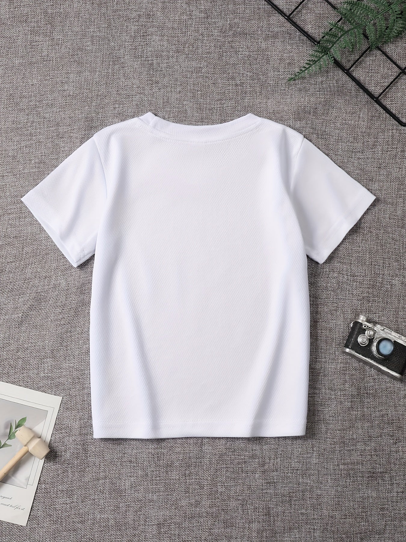 Men's Retro Paris Eiffel Tower Letter Print T-Shirt - Breathable Polyester Casual Short Sleeve Round Neck Tee, Machine Washable Summer Top for Casual Attire, Leisure Outfit, Comfortable Fit Shirt