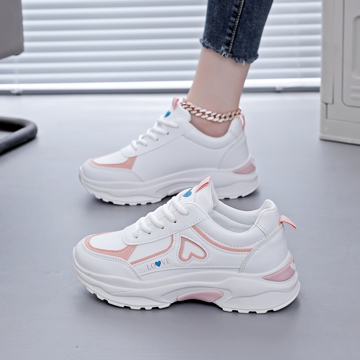 2025 Women's White Black Casual Running Shoes with Red Heart Accent - Breathable Mesh Synthetic Cover Low-Top Sneakers, Round Toe Design, TPU Sole for Gym, Walking, Outdoor Activities, Stylish Fitness Footwear
