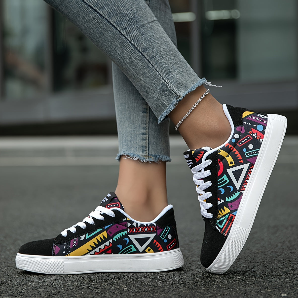 Trendy Graffiti Print Flat Sneakers, Lace Up Low Cut Lightweight Skate Shoes, Casual Versatile Outdoor Walking Shoes