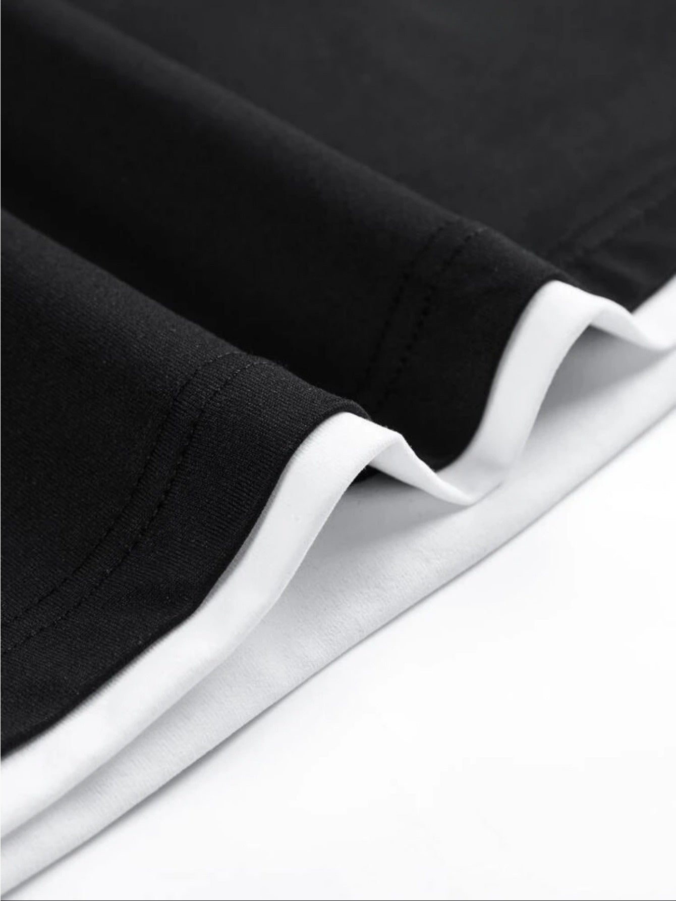 1pc of Men's black and white color-block round neck casual short-sleeve T-shirt