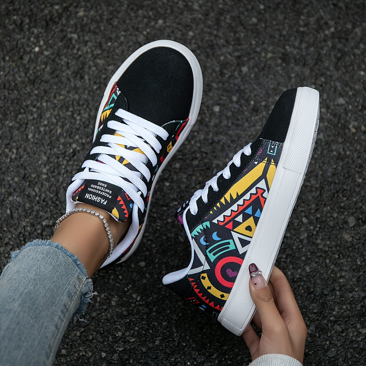 Trendy Graffiti Print Flat Sneakers, Lace Up Low Cut Lightweight Skate Shoes, Casual Versatile Outdoor Walking Shoes