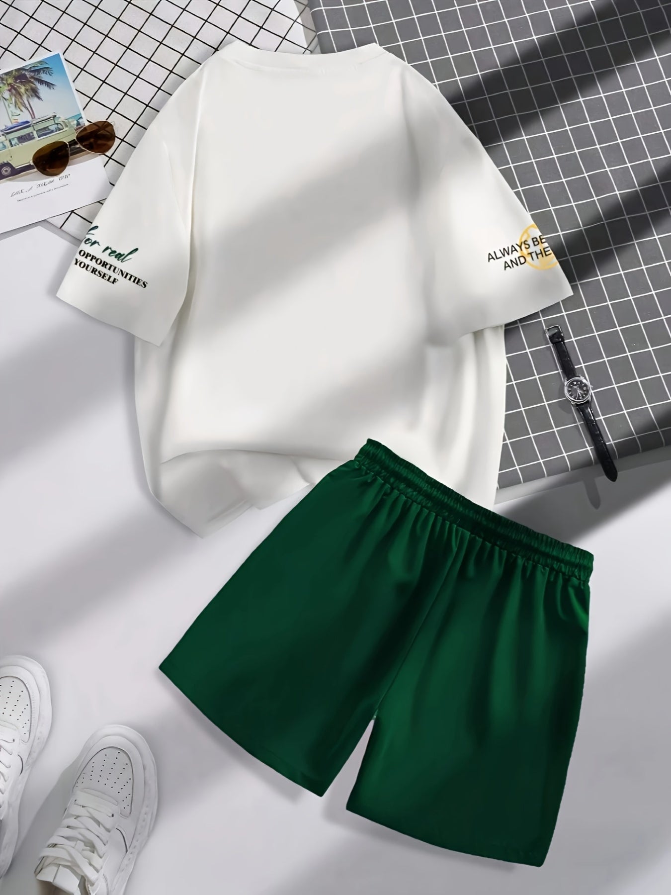 A Men's casual tracksuit - polyester crew neck T-shirt and shorts, regular cut, knitted fabric, summer casual, comfortable and stylish 3D digital print