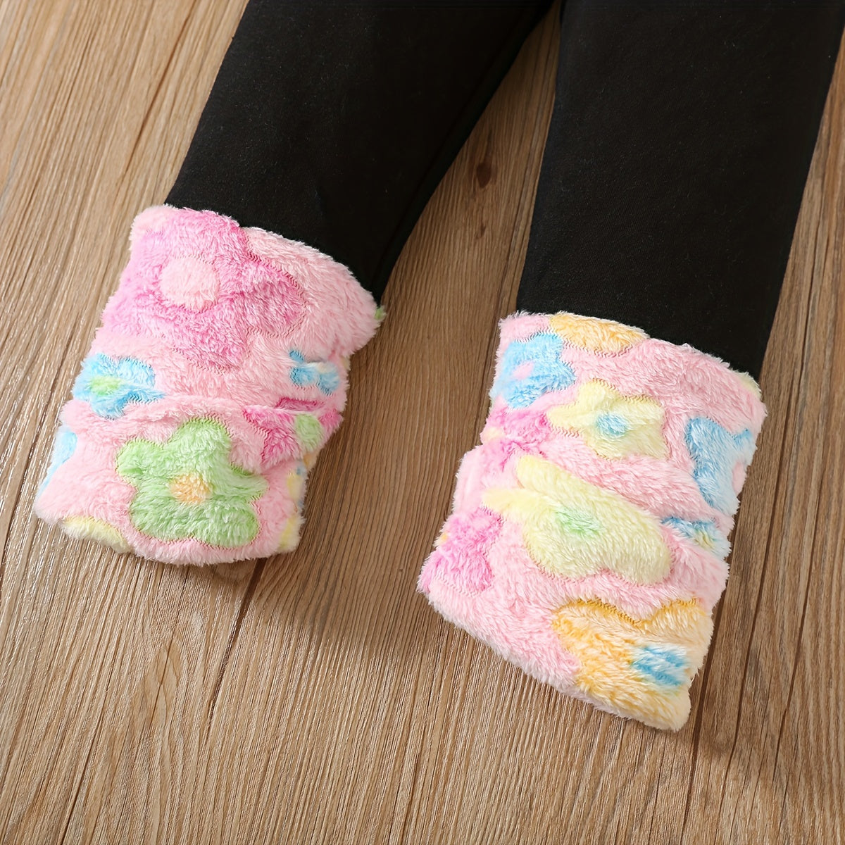 Girls' Autumn and Winter Fashion Warm Set with "Smile" Embroidery, Colorful Floral Appliqué Fleece Jacket and Flared Pants Outfit, Perfect for Outdoor