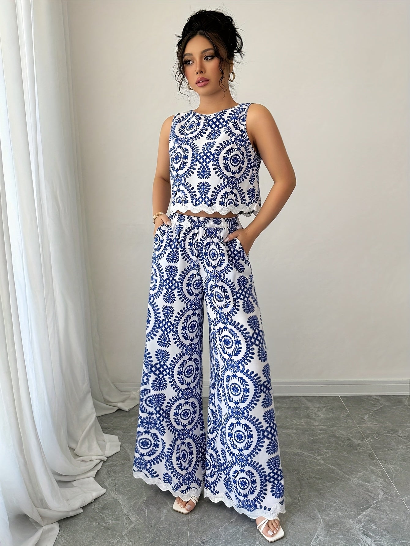 2pcs Women's Plant Pattern Round Neck Sleeveless Top and Pants Set