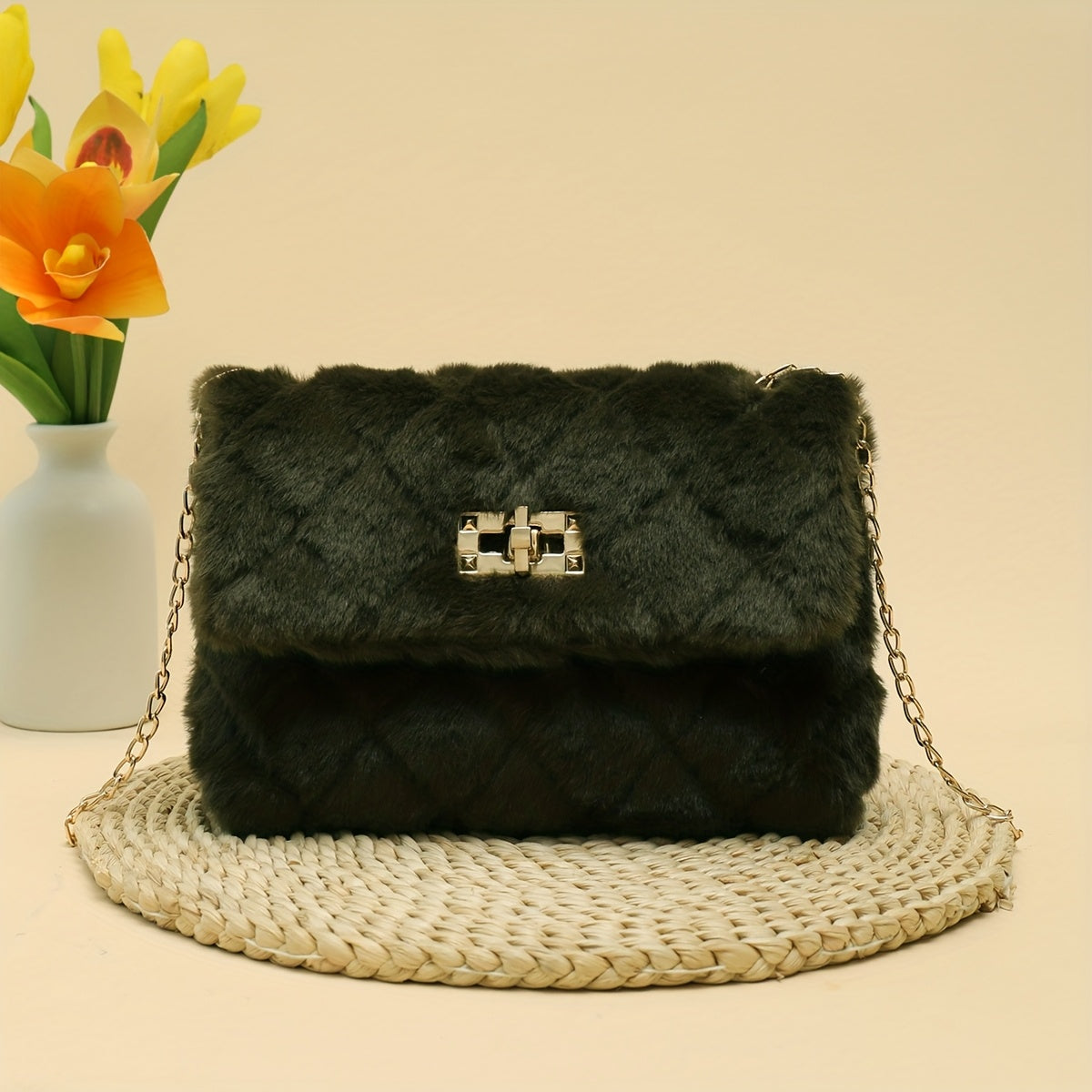 Trendy Crossbody Bag for Women, Stylish And Versatile Chain Shoulder Bag, Small Square Bag with a Lock Clasp