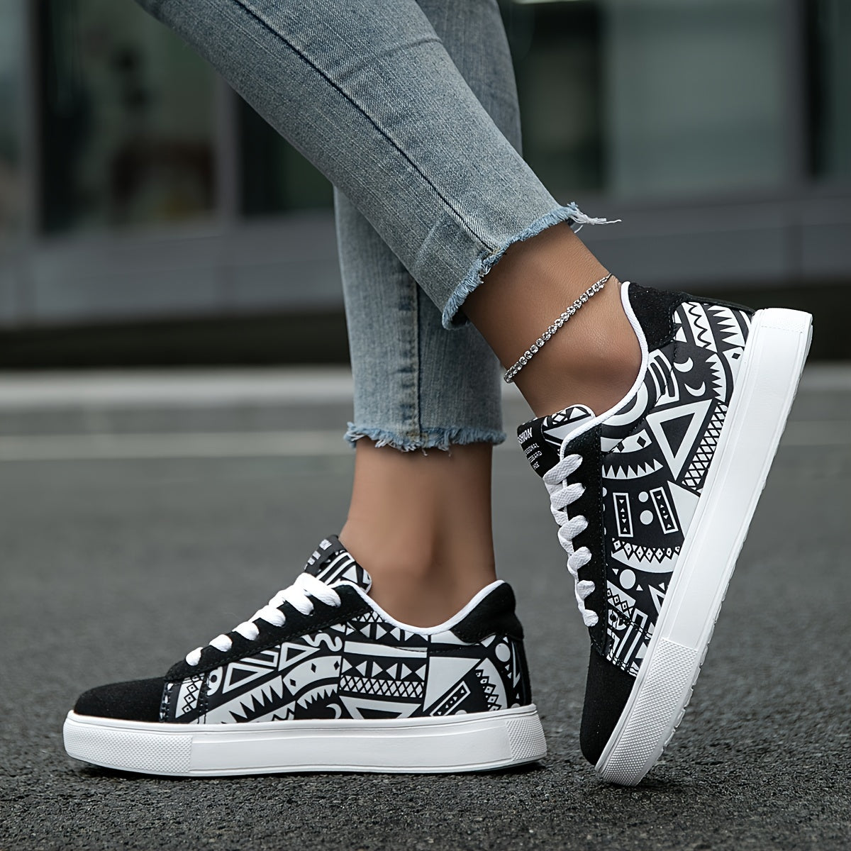 Trendy Graffiti Print Flat Sneakers, Lace Up Low Cut Lightweight Skate Shoes, Casual Versatile Outdoor Walking Shoes
