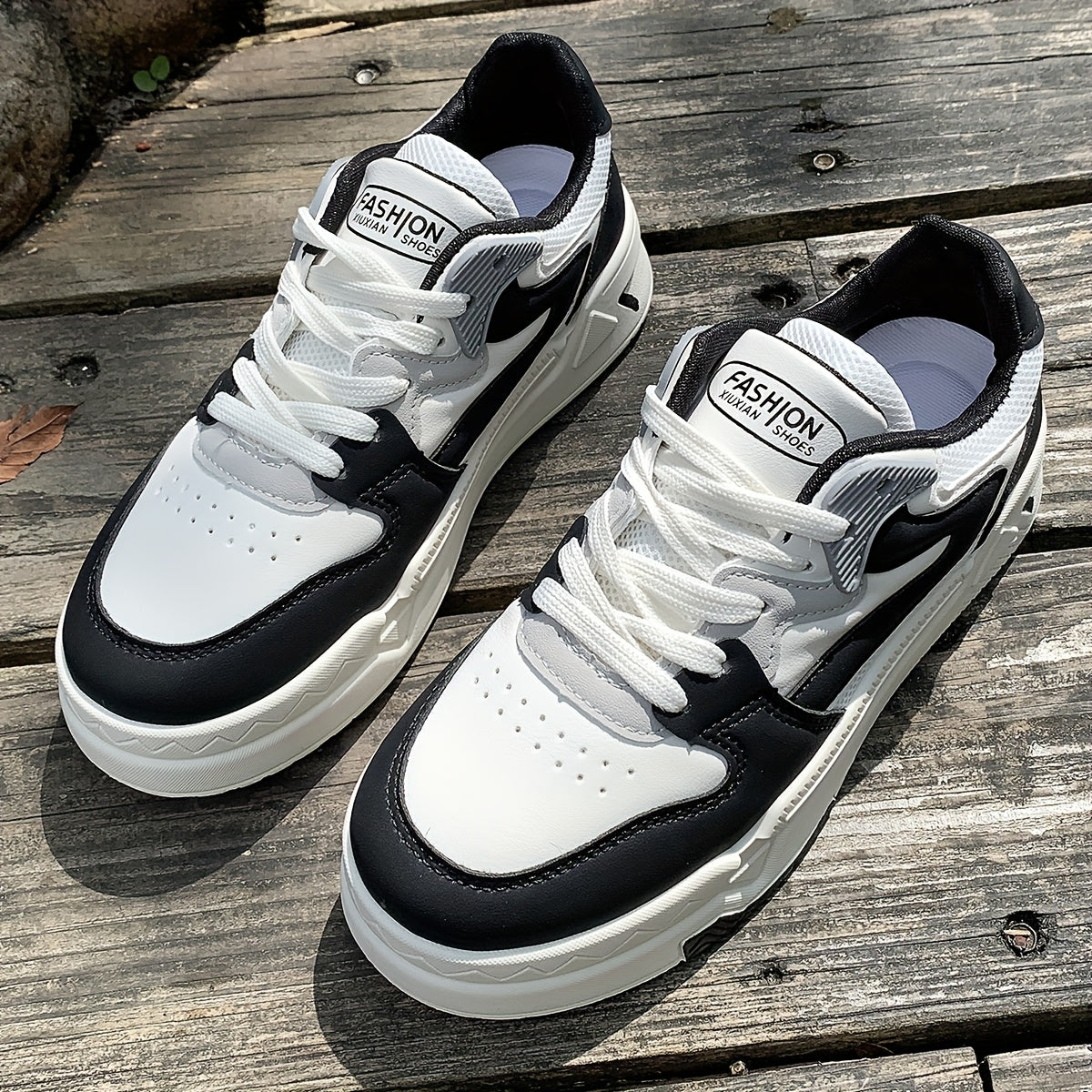 One Pair of Women's Fashion Casual Sports Shoes, Comfortable Breathable Mesh Classic Black and White Color Round Toe Lace-up Style Flat "Classic Sneaker" Series Suitable for Daily Leisure and Spring Outings