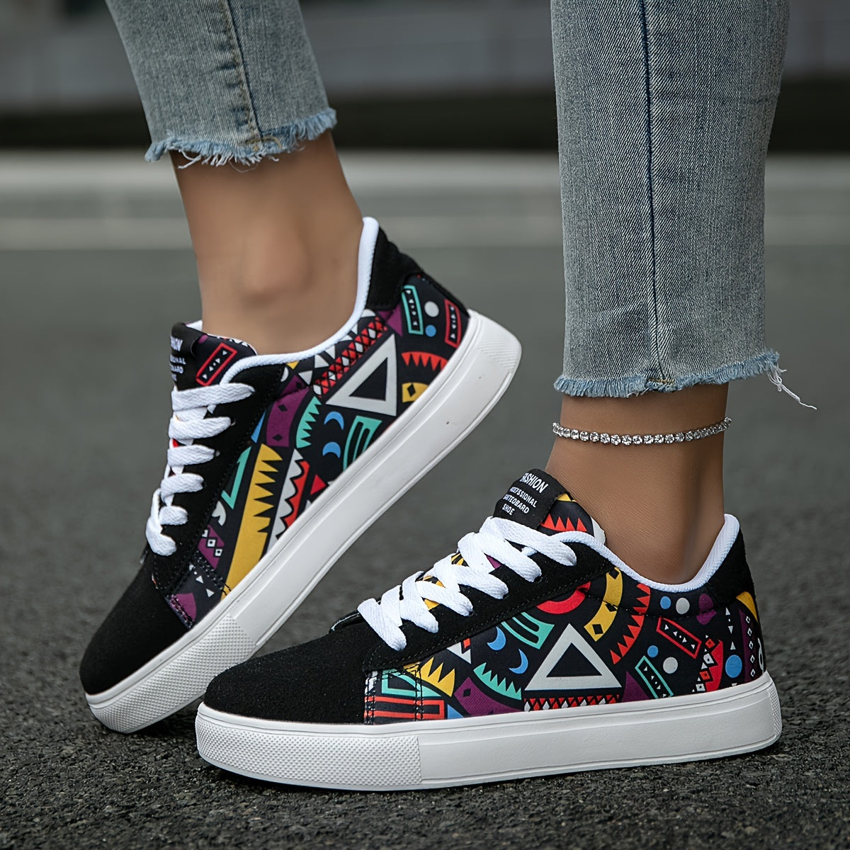 Trendy Graffiti Print Flat Sneakers, Lace Up Low Cut Lightweight Skate Shoes, Casual Versatile Outdoor Walking Shoes
