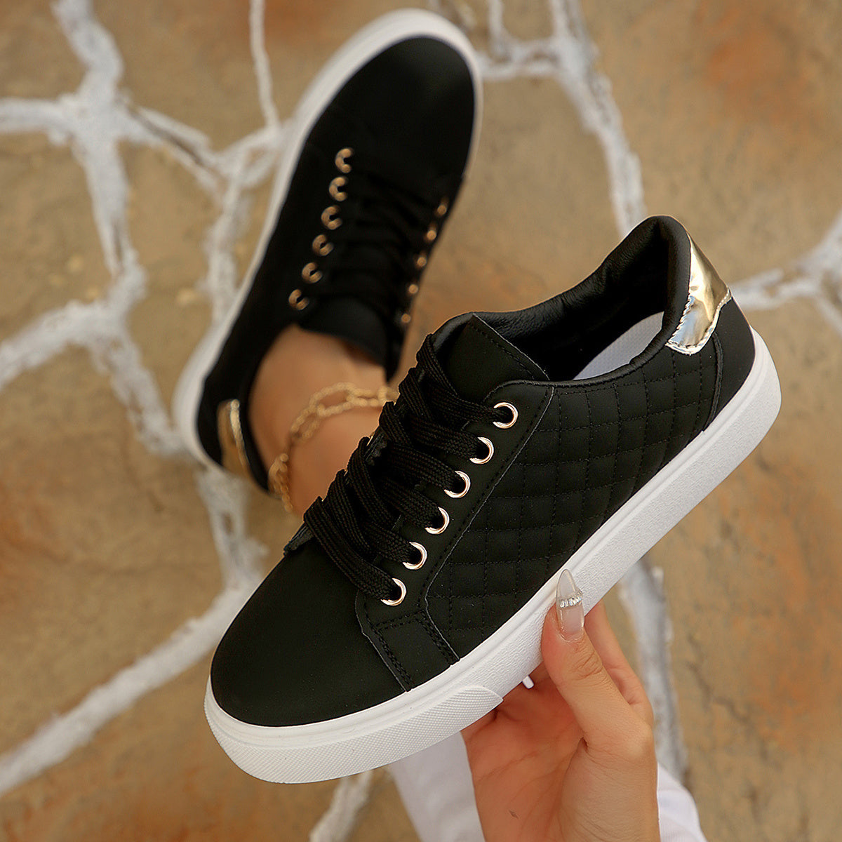 Women’s Low-Top Black Diamond Pattern Casual Sneakers