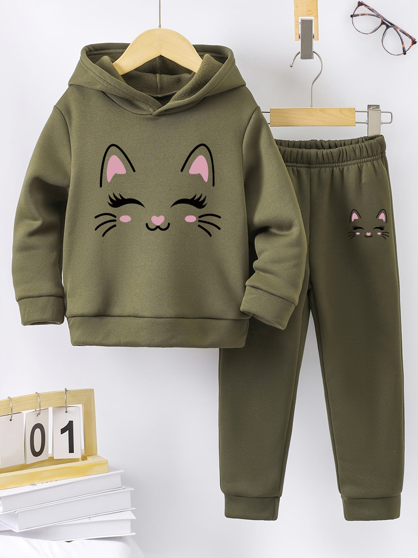 Autumn/Winter Smile Face Kitten Graphic Print Warm Fleece Hooded Sweatshirt And Sports Trousers for Girls, for Outdoor