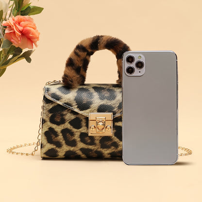 A Stylish And Soft Chain Crossbody Bag, Perfect for Daily Shopping with a Wrist Lock And Animal Print, Small Square Handbag