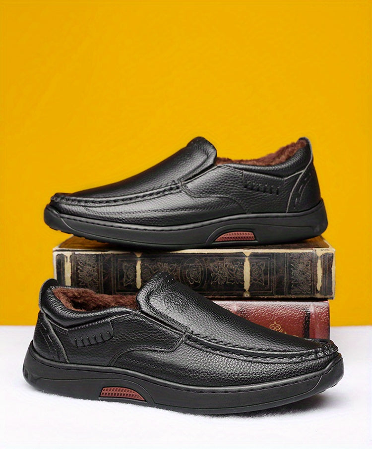 A Pair of Genuine Leather Men'S Shoes, Featuring Warm And Cozy Casual Leather Shoes with Plush Lining for Autumn And Winter. Made from High-Quality First-Layer Cowhide, The Shoe'S Surface Showcases a Delicate Texture That Hig