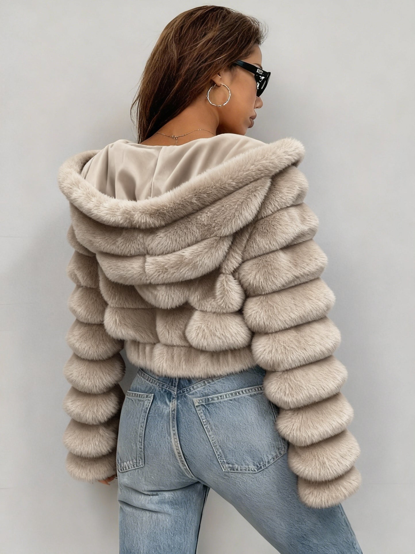 Elegant Women's Short Hooded Plush Coat for Fall/Winter