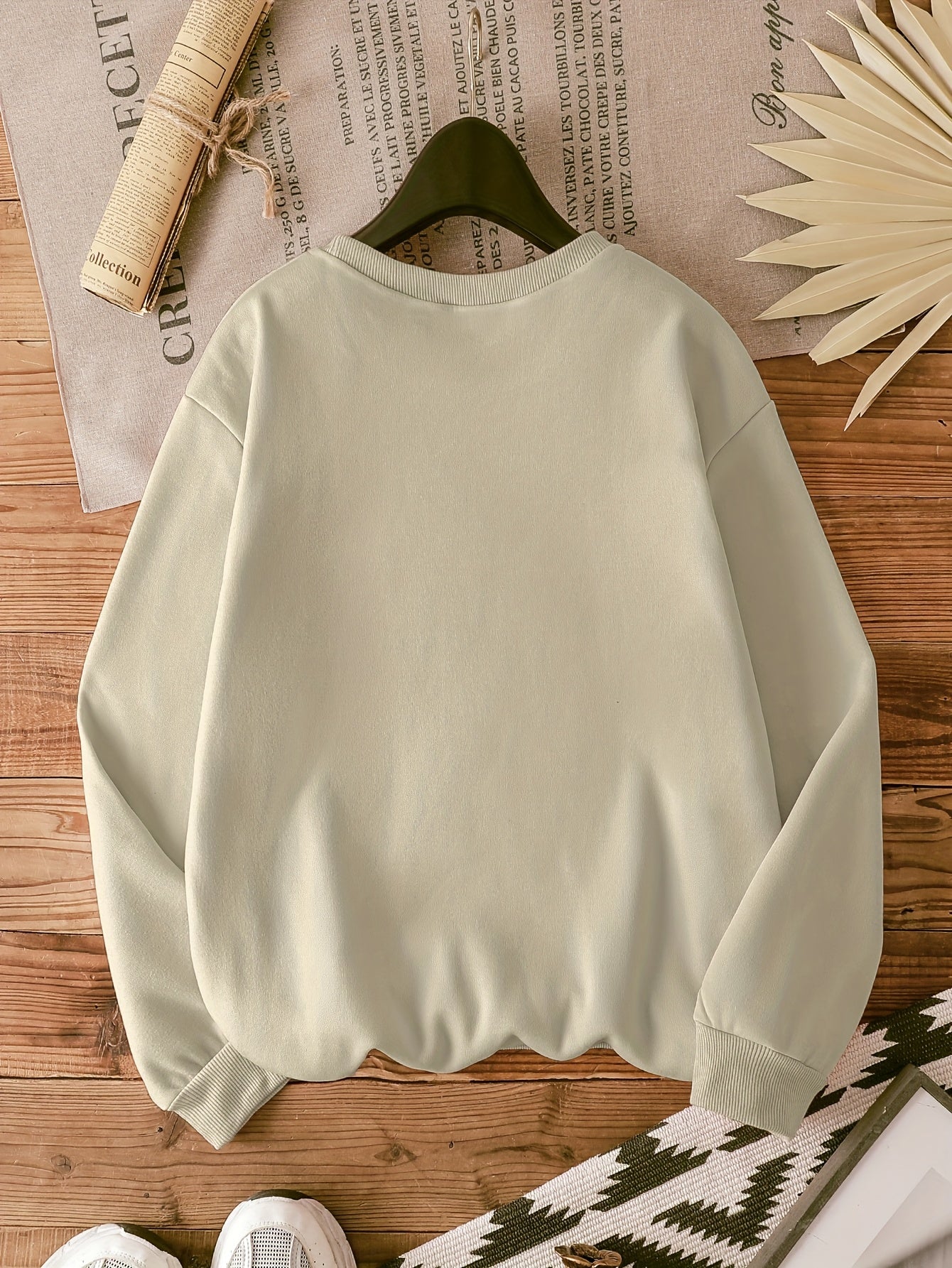 Women's Red Christmas Tree & Lettering Sweater - Cozy Winter Pullover with Round Neck Long Sleeve, Thickened Sweating-Reducing Blouse for Xmas Party Outfits, Family Gatherings (Machine Washable, Autumn/Winter Clothing)