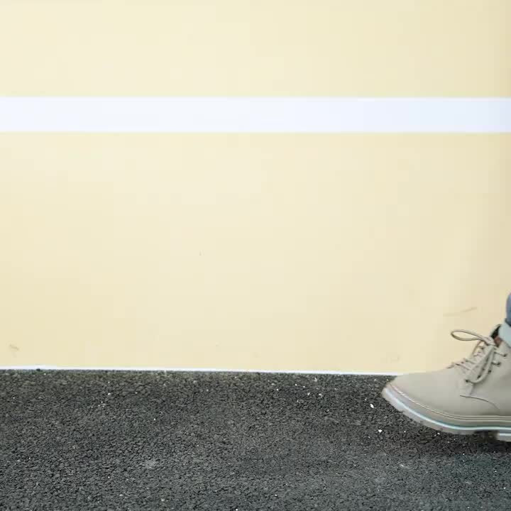 Men's Snow Sports Training Shoes for Autumn and Winter, Featuring a Plush-lined Thick Design for All-over Comfort. Soft, Light Beige-friendly, and Thickly Insulated for Warmth, Suitable for Various Winter Leisure Activities.