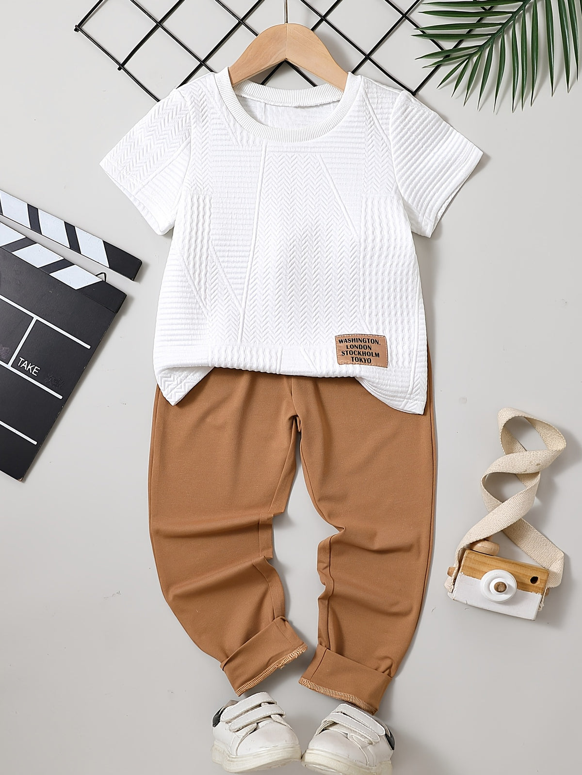 Boys' Casual 2-Piece Polyester Short Sleeve Top & Pants Set