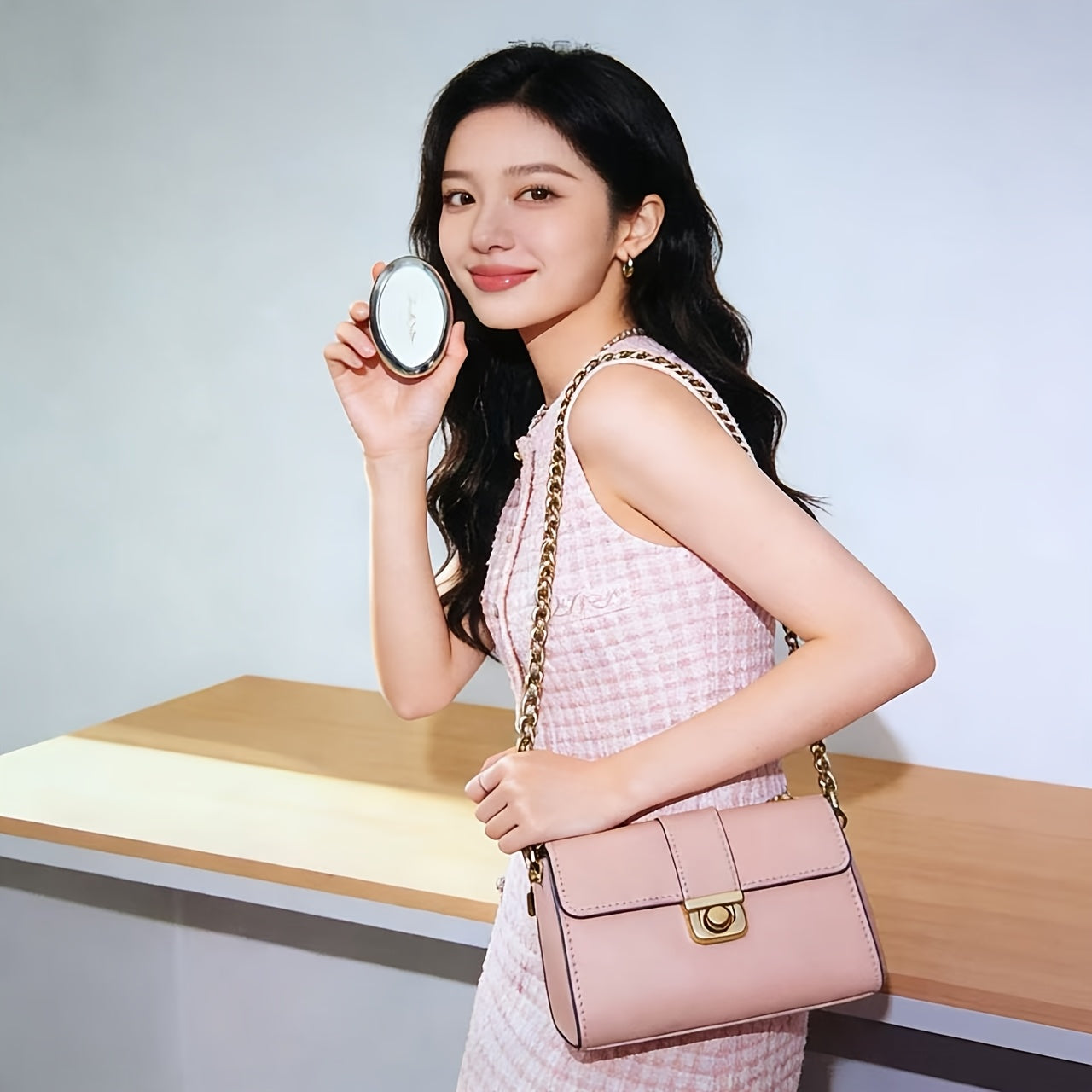 Foldable Round Makeup Mirror with Air Cushion Comb - Portable