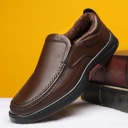 A Pair of Genuine Leather Men'S Shoes, Featuring Warm And Cozy Casual Leather Shoes with Plush Lining for Autumn And Winter. Made from High-Quality First-Layer Cowhide, The Shoe'S Surface Showcases a Delicate Texture That Hig