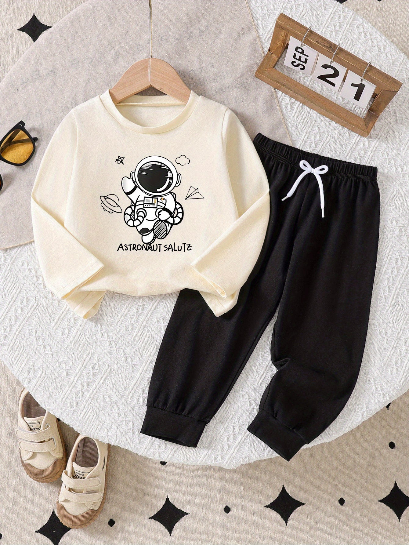 Boys' Space-Themed Cotton Tee & Jogger Set for Spring/Fall