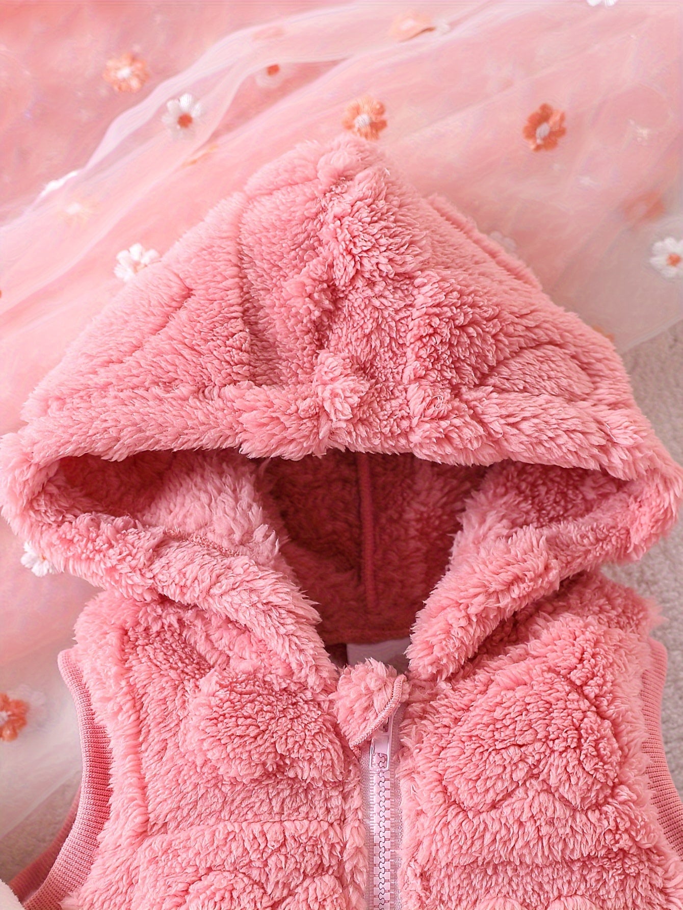 3pcs Girls' Baby Fashion Casual Jacquard Heart Plush Hooded Vest and Heart Embroidered Plush Pullover Top and Jacquard Heart Plush Drawstring Pants for Autumn/Winter, Perfect for Outdoor